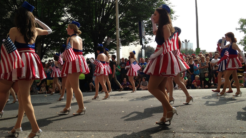 Illustration for article titled Vehicles Of The 2013 DragonCon Parade - Photo Dump
